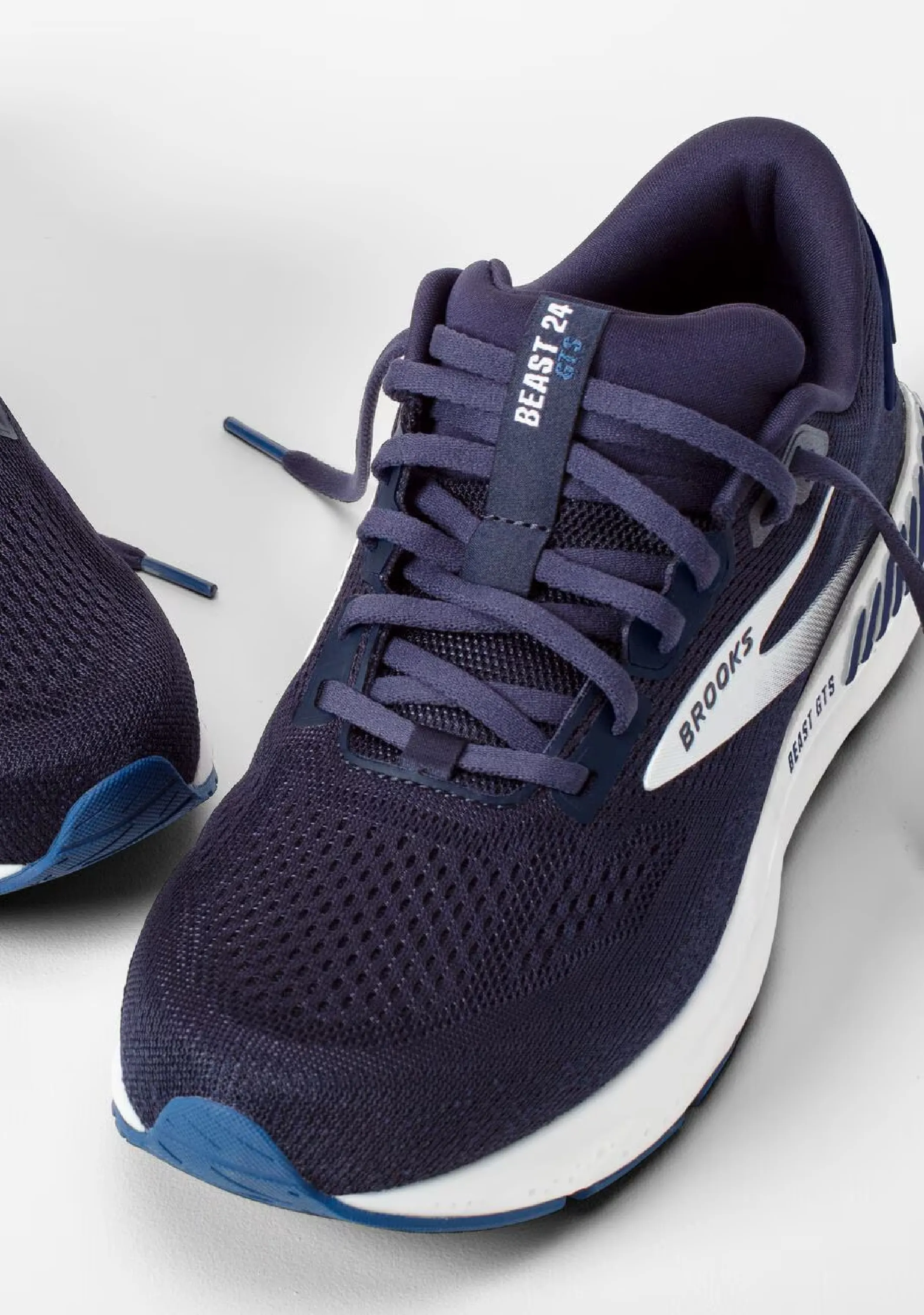 Brooks Herren Beast GTS 24 (4E Weite) mit kostenlosem rosa Schuhanzieher