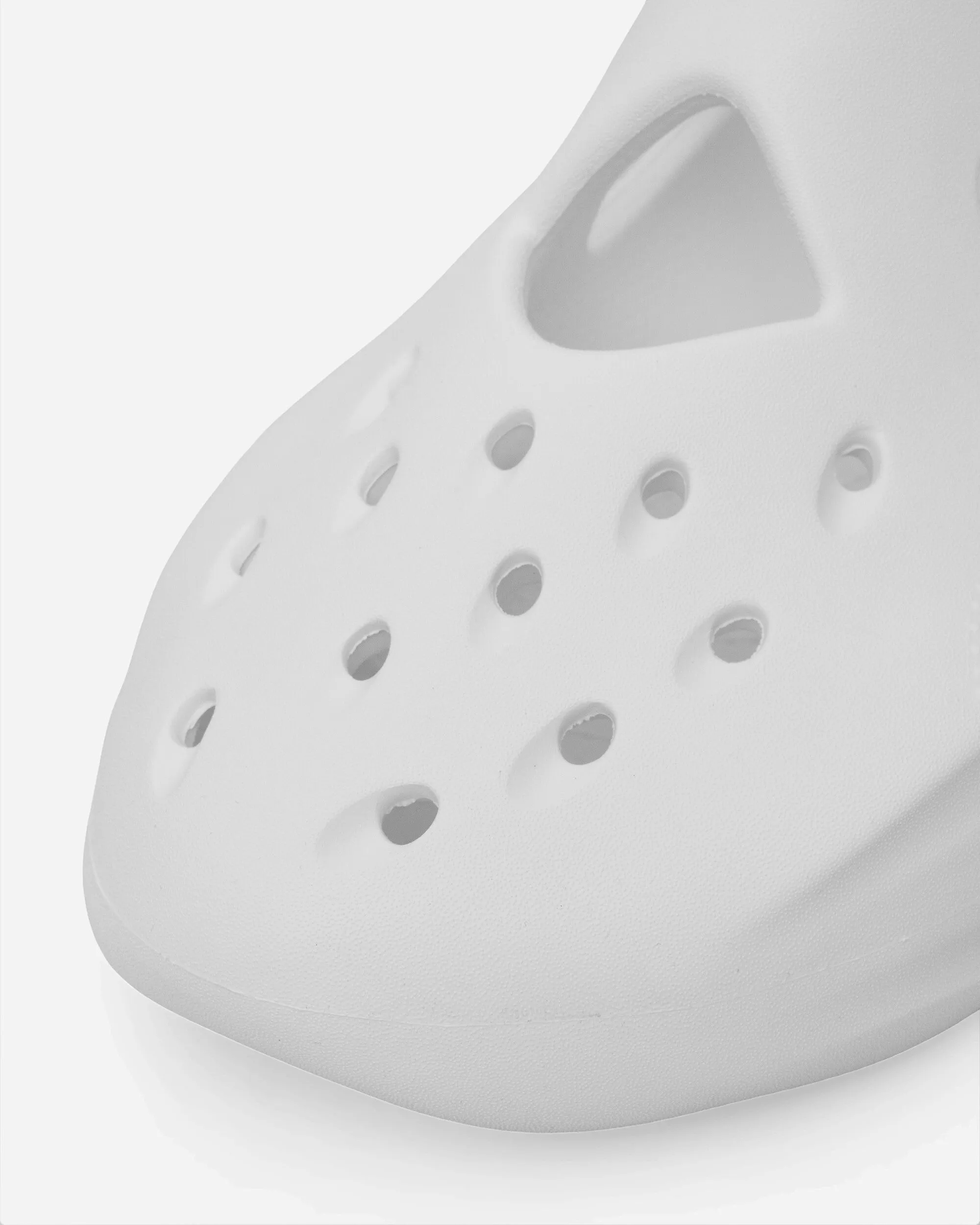 Dingyun Zhang Diffuser Clogs Weiß