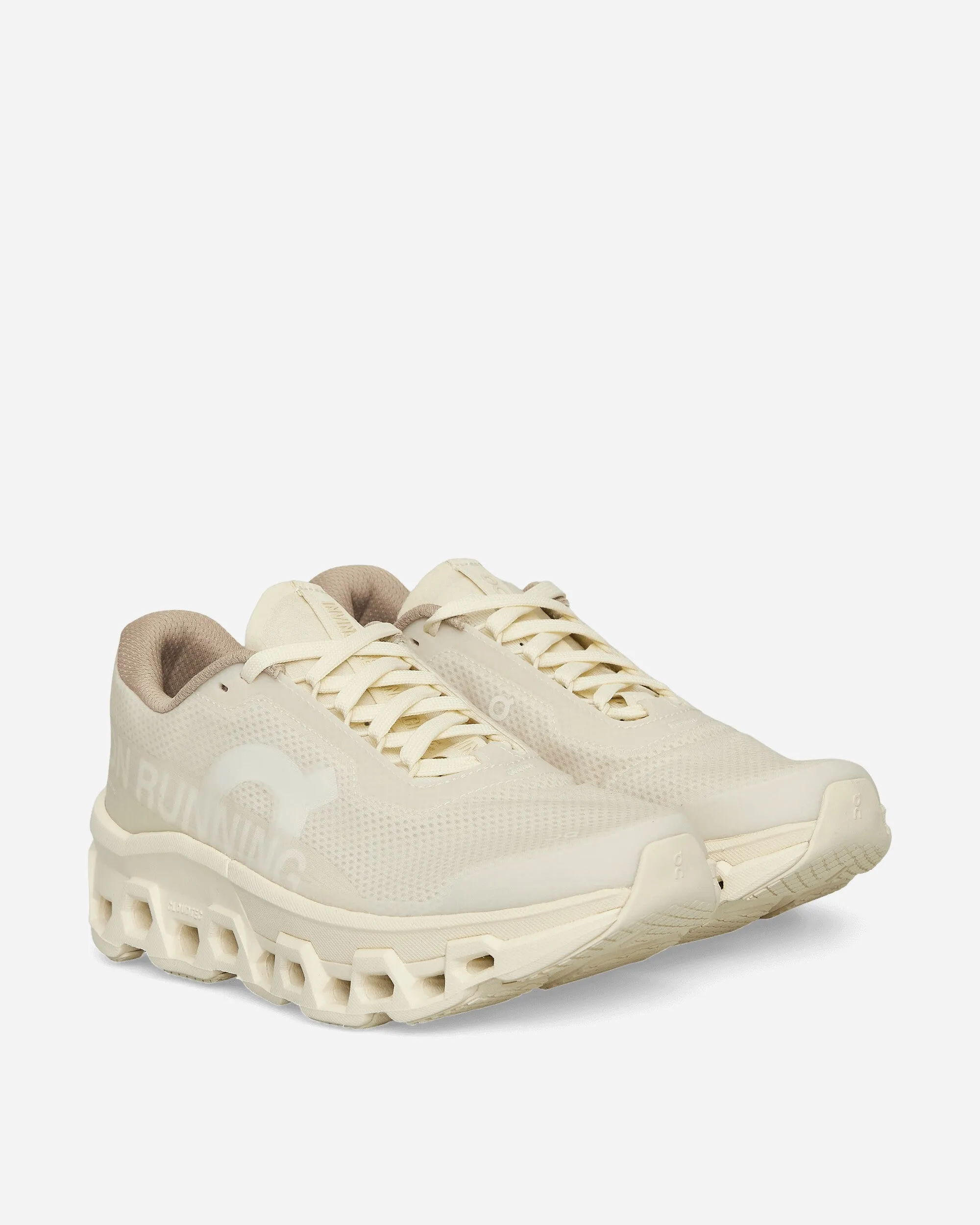 INVINCIBLE Cloudmonster 2 Sneakers Elfenbein / Weiß