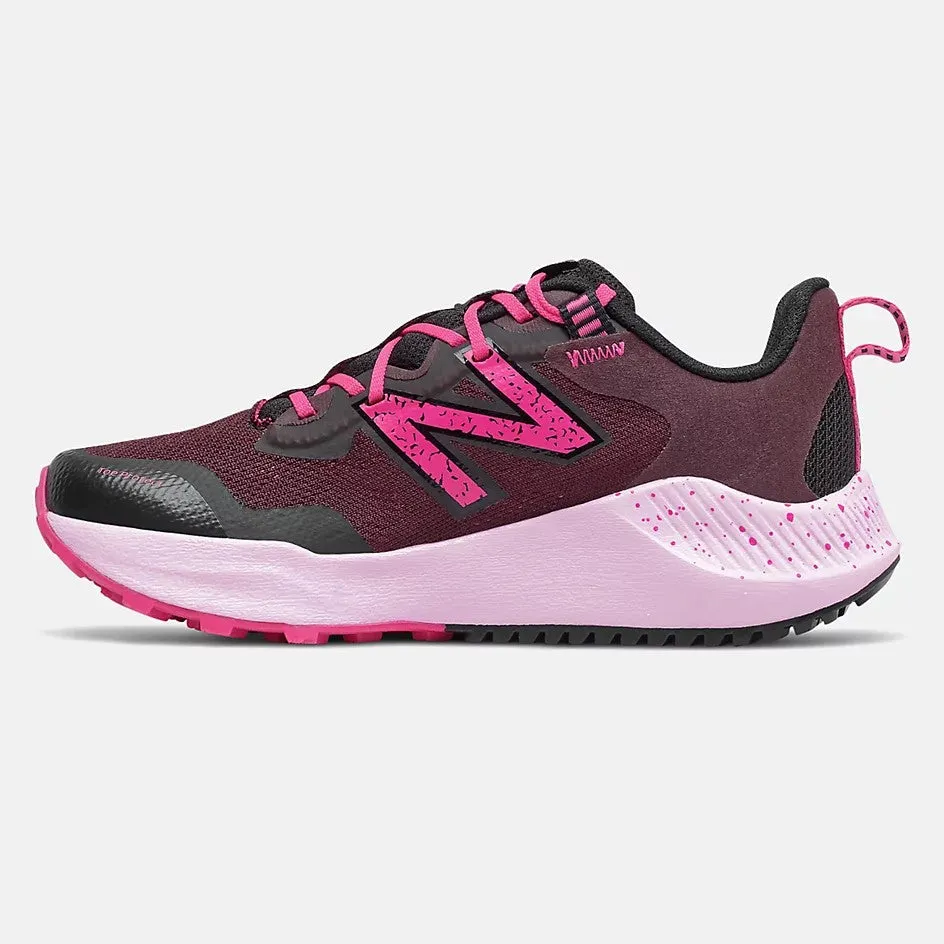 New Balance Pink Glo/Henna/Schwarz Nitrel V4 Schnürsenkel Kinderturnschuh