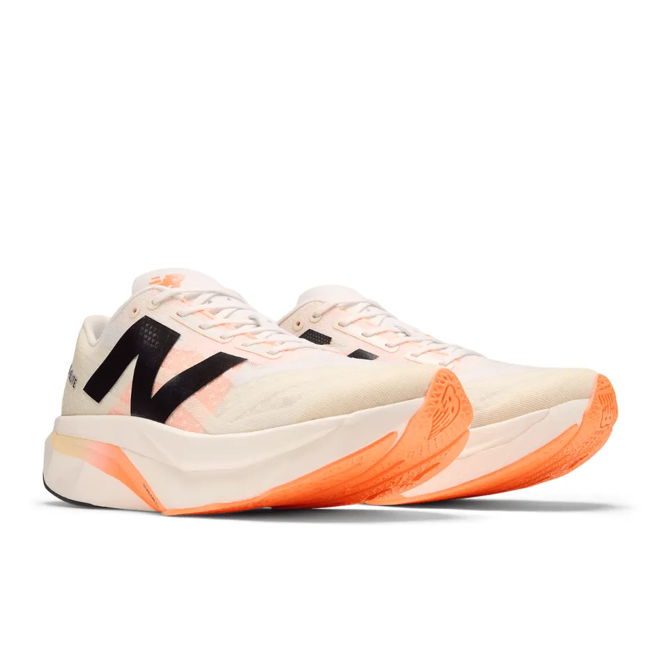 New Balance Damen FuelCell SuperComp Elite V4 Laufschuhe in Weiß/Angora/Leuchtendes Mango SS25