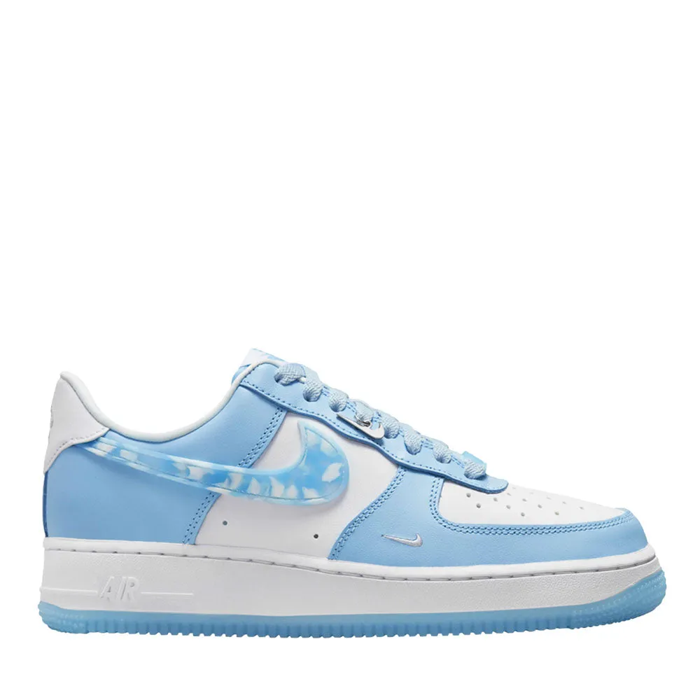 NIKE AIR FORCE 1 WMNS LOW NAGELKUNST WEIß BLAU
