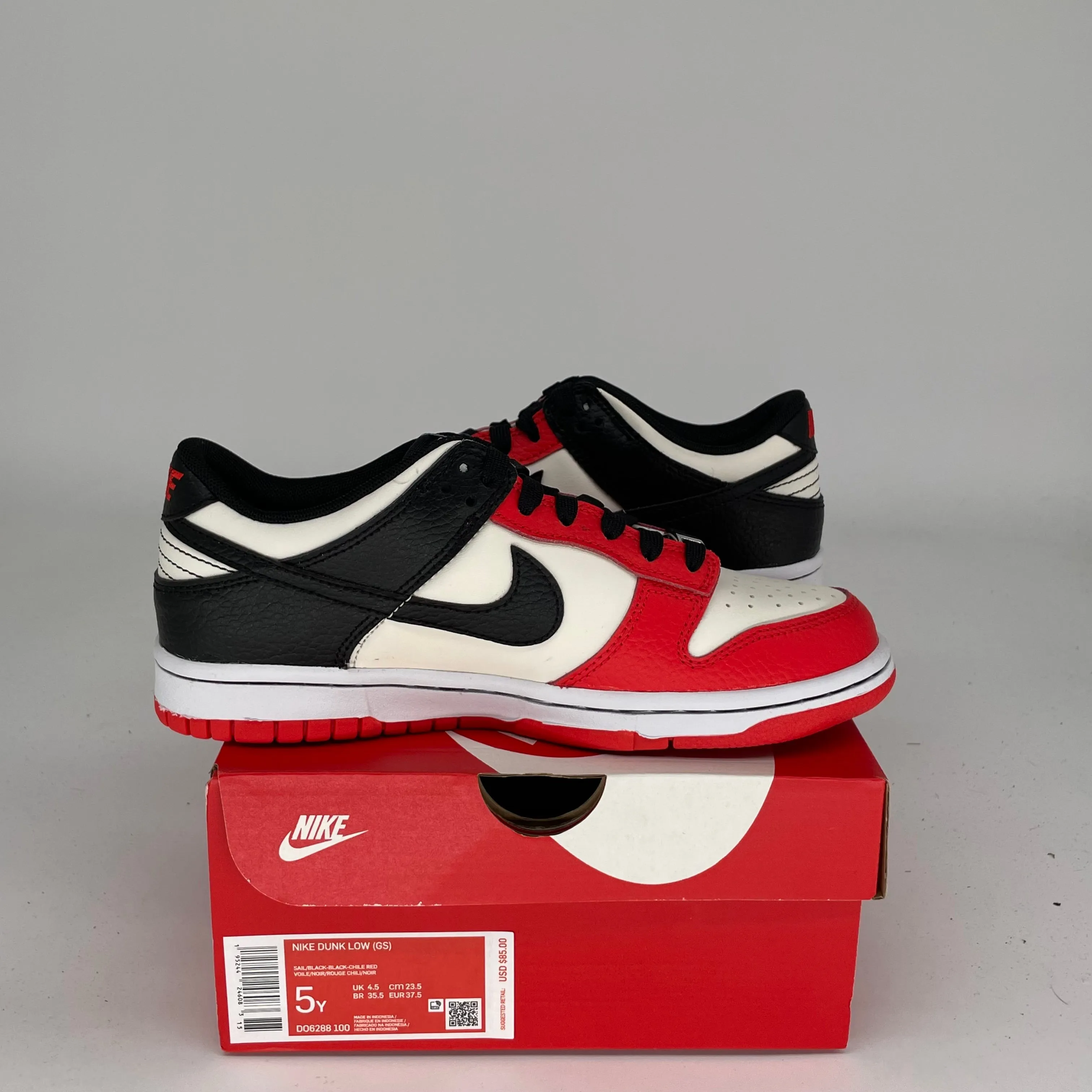 NIKE DUNK LOW NBA 75. JUBILÄUMSEDITION CHICAGO GRÖSSE 5Y DO6288-100