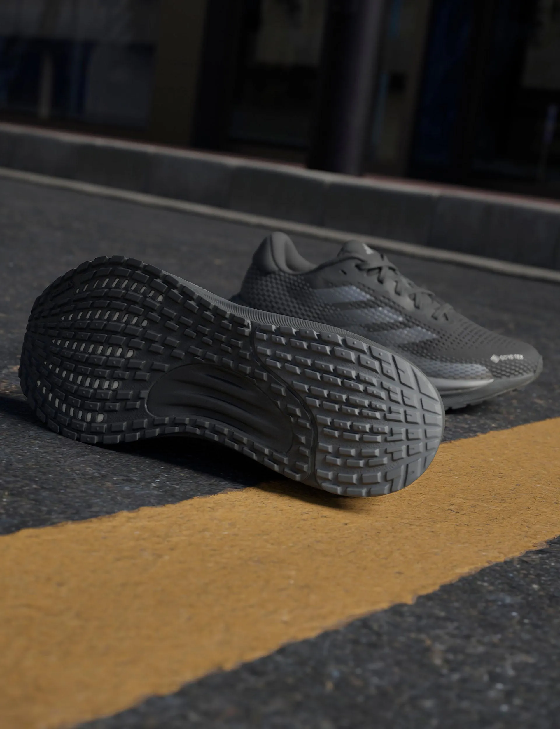 Supernova GORE-TEX Schuhe - Kernschwarz/Eisen Metallic