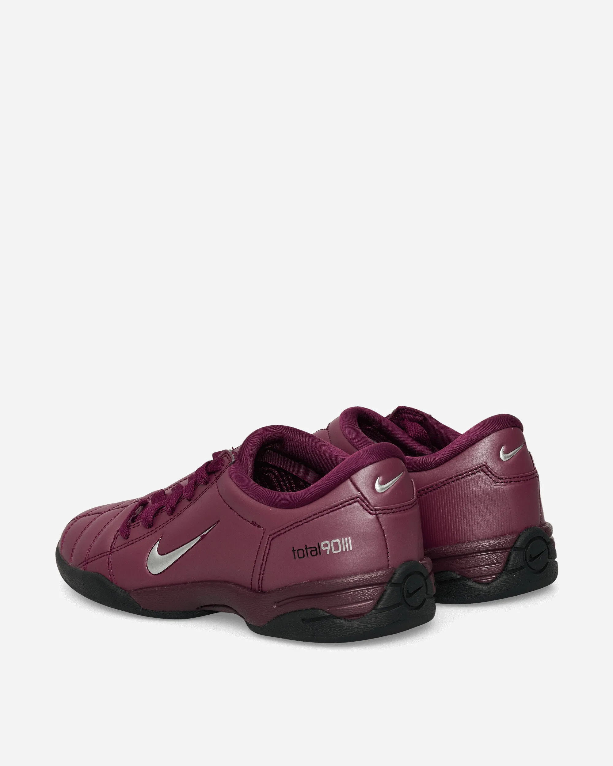 Insgesamt 90 Sneakers Bordeaux / Metallisches Silber