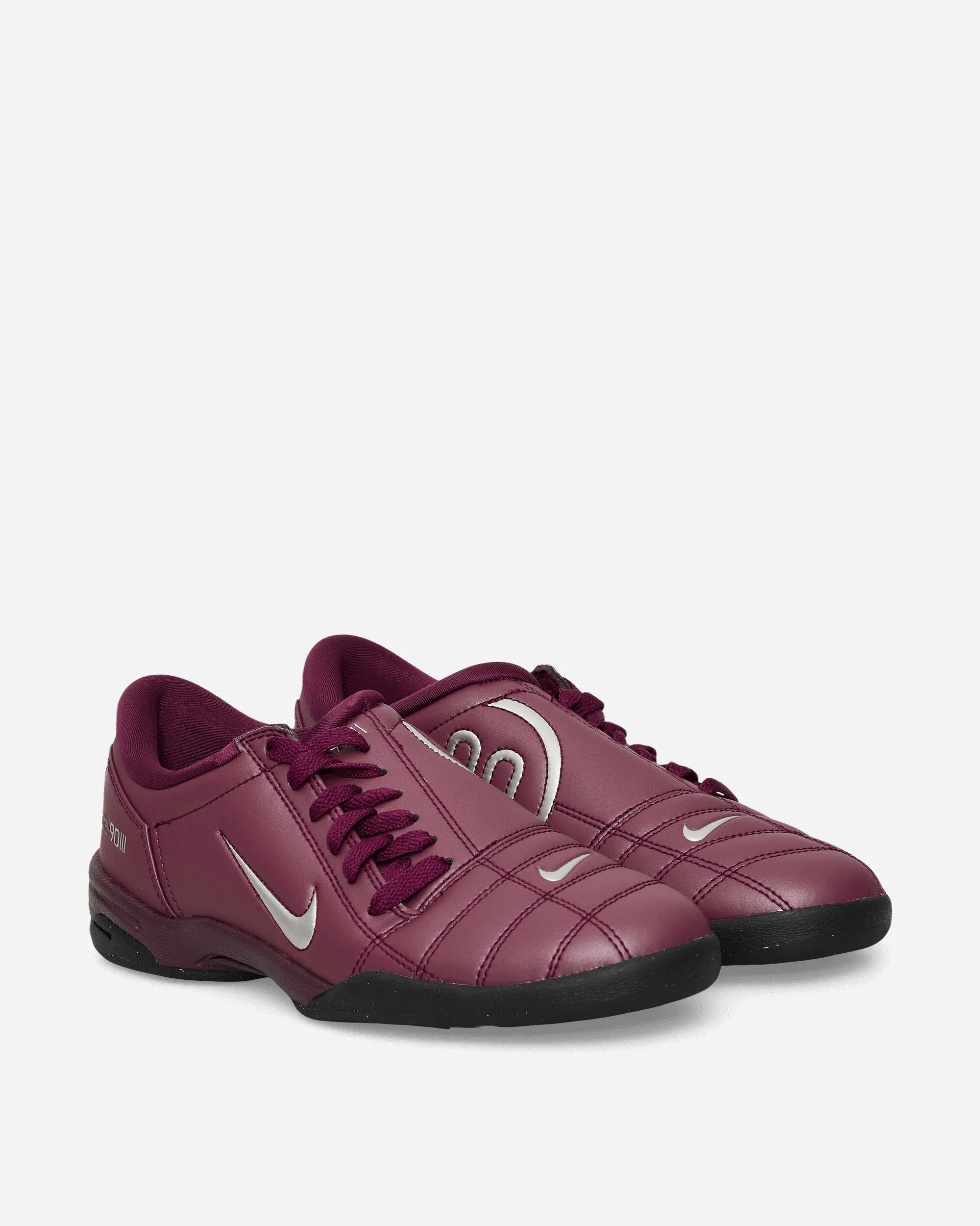 Insgesamt 90 Sneakers Bordeaux / Metallisches Silber