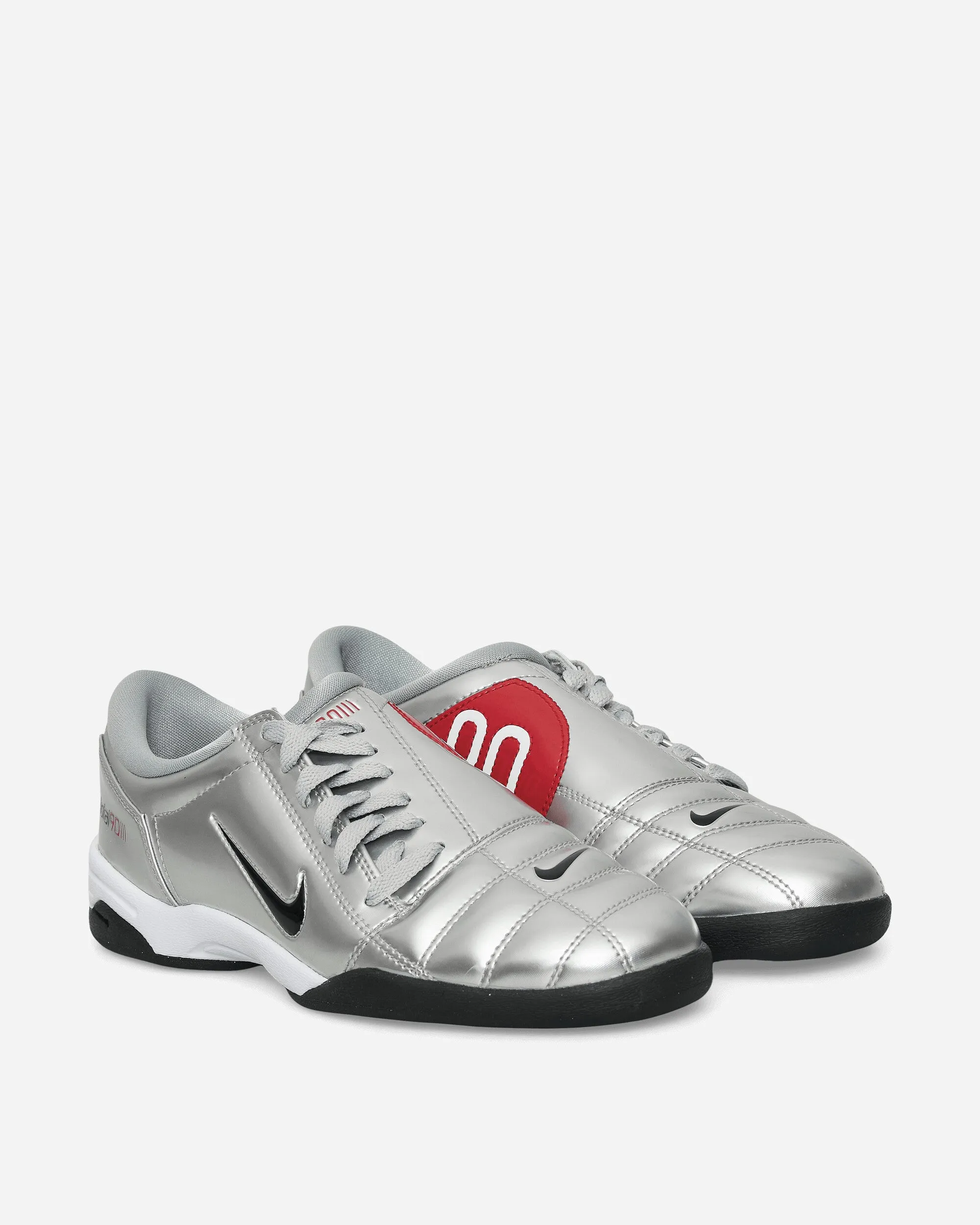 Insgesamt 90 Sneakers Metallisch Silber / Schwarz
